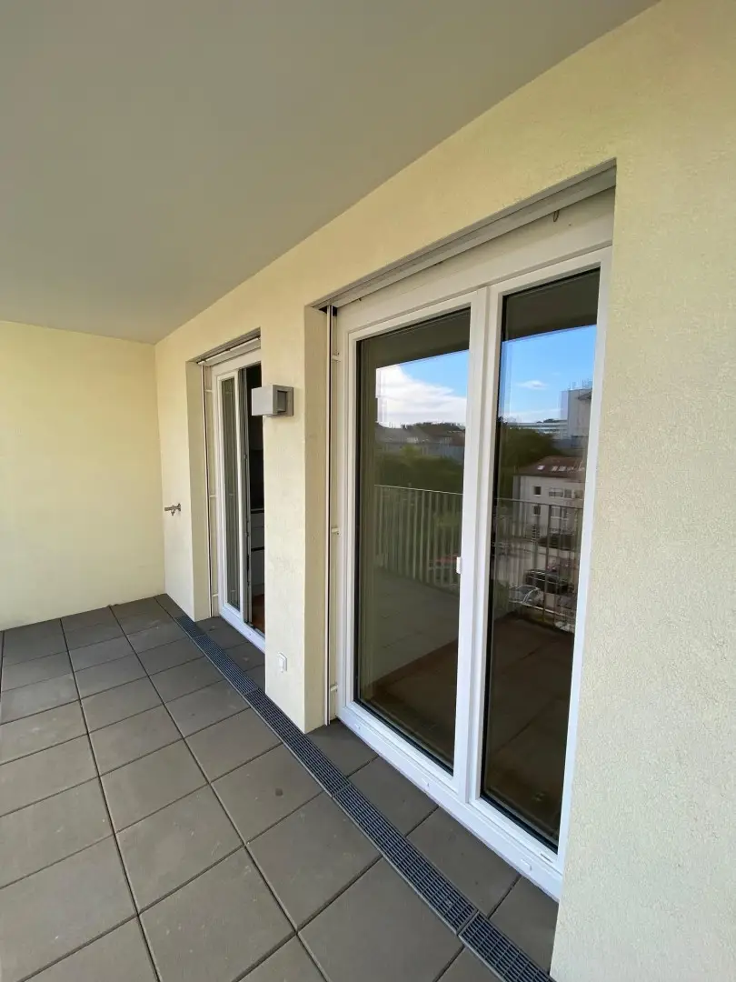 Moderne Neubauwohnung im Zentrum – mit Loggia u. Lift ! TIEFGARAGENPLATZ und KONTROLLIERTE WOHNRAUMBELÜFTUNG