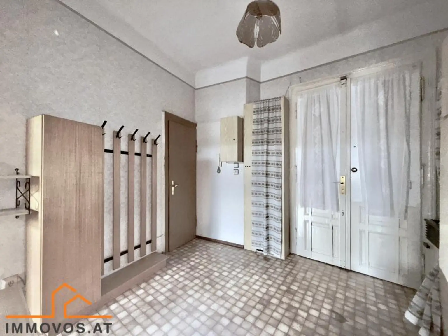 ECK-ALTBAUWOHNUNG sanierungsbedürftig