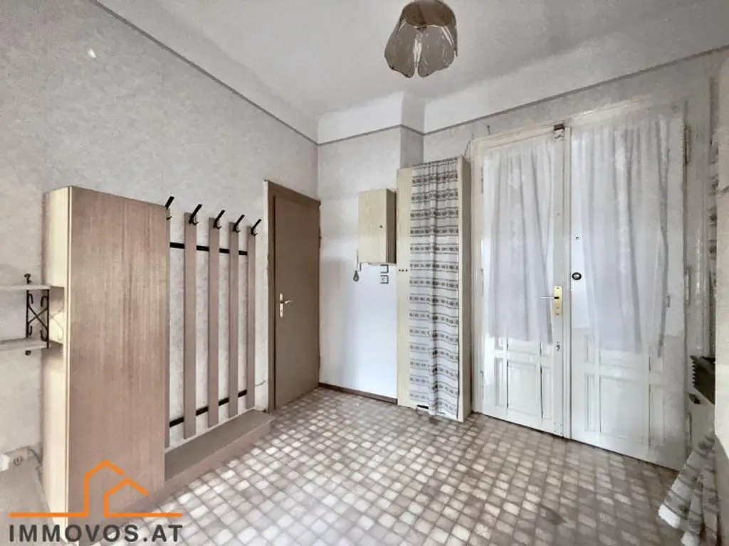 ECK-ALTBAUWOHNUNG sanierungsbedürftig