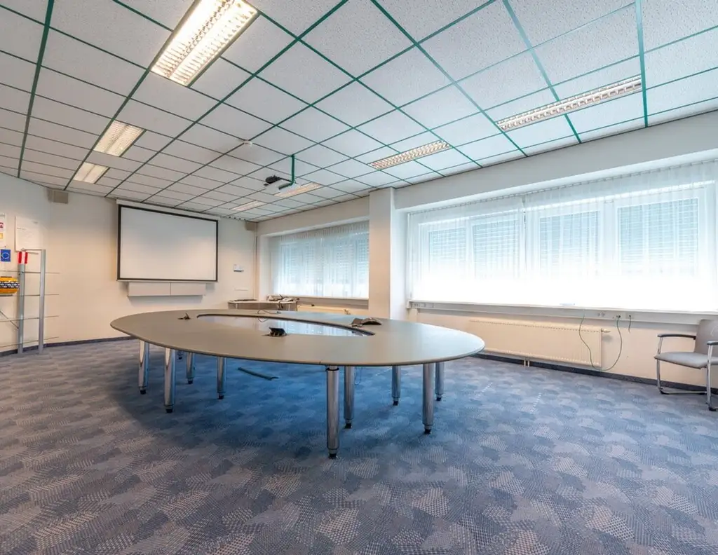Große anpassungsfähige Büroflächen zu mieten