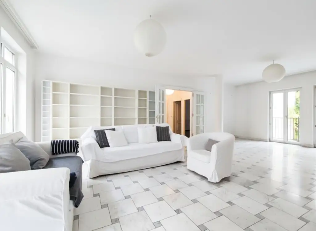 LINDENGASSE - Weitläufiger Wohnraum mit Balkon