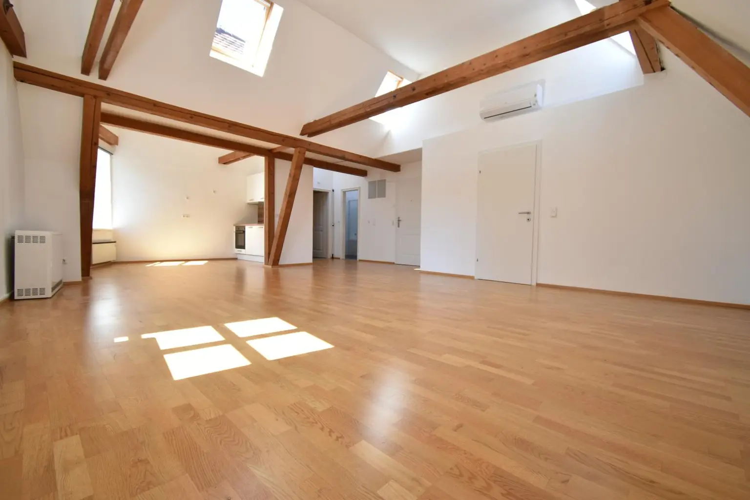 Wohn- und Essbereich 1