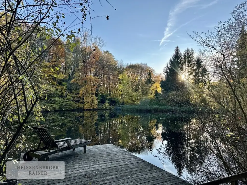EIN PRIVATES PARADIES ZU JEDER JAHRESZEIT /// HISTORISCHES LANDHAUS MIT PARK, WALD, BACH UND BADESEE