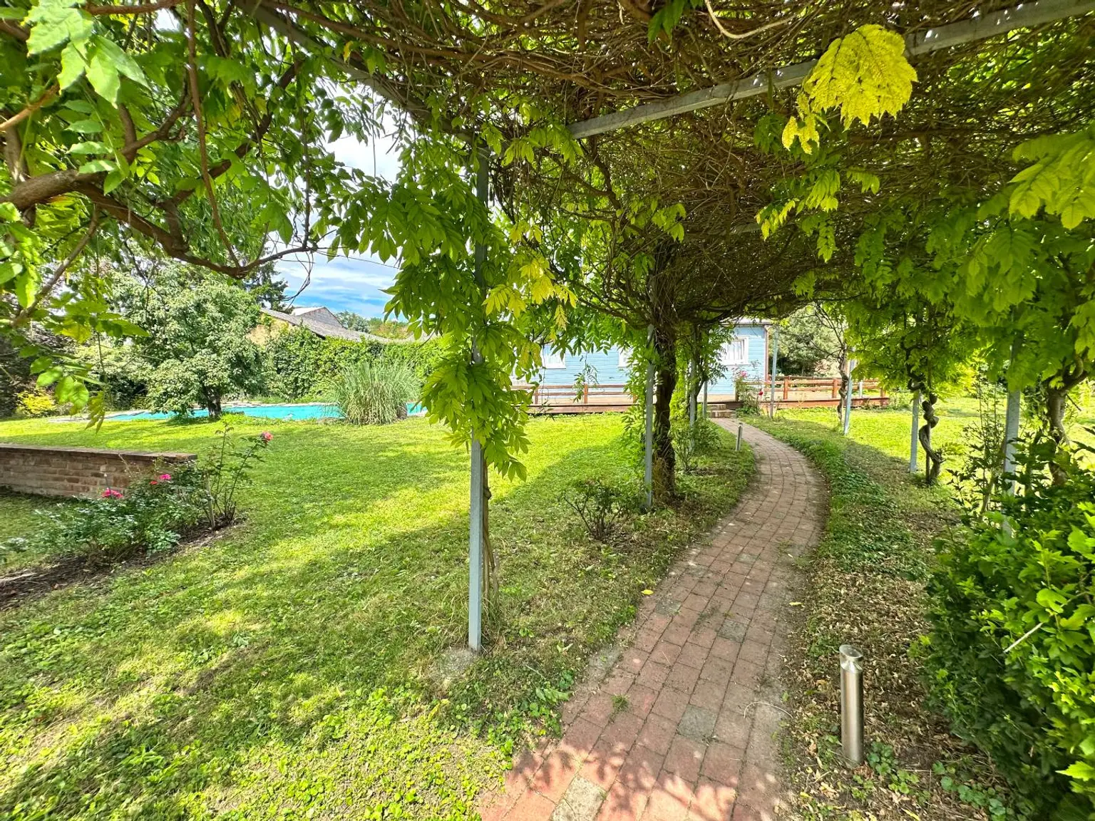 Exklusives Landhaus: Historie, Wellness & kristallklarer Salzwasser-Naturpool