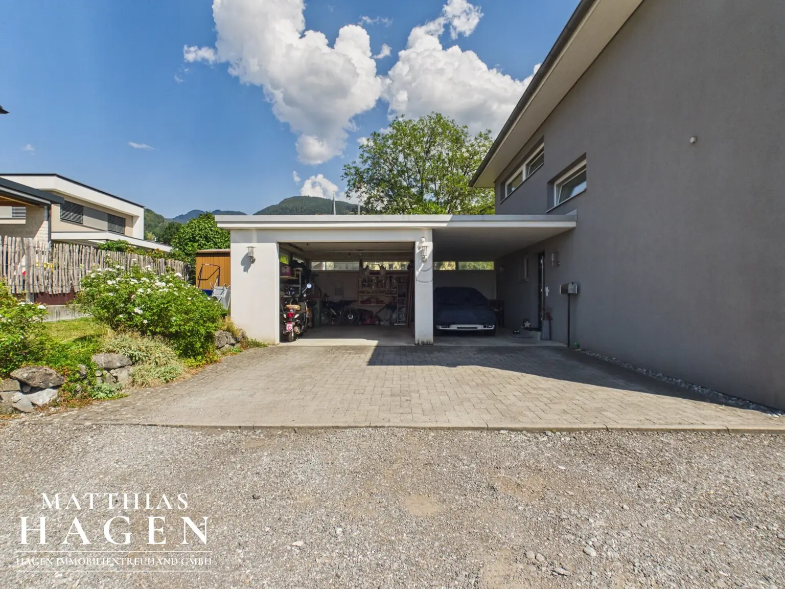 Parkplatz/Carport/Garage
