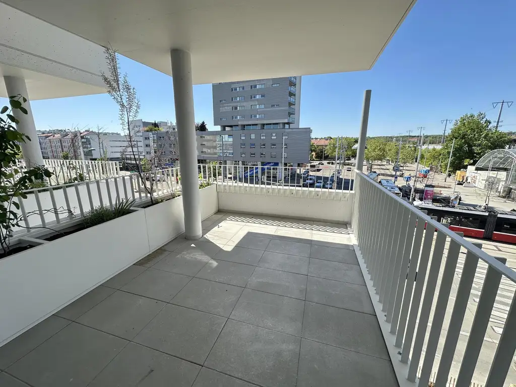 ZU HAUSE DIREKT AN DER U3