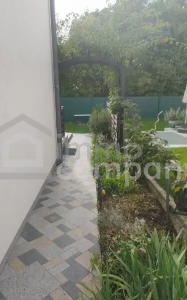 Haus in Schrebergartensiedlung, ständig Bewohnbar, Balkon, Terrasse, Pool, Gartenhütte und mehr.