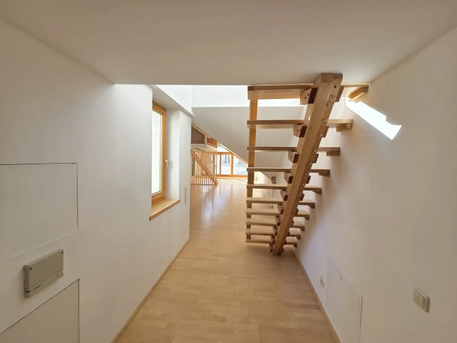 Atelierartige Dachgeschoss - Loftwohnung mit Terrasse