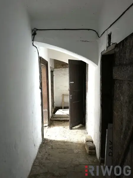 PAKET | 2 gewerbliche Apartments mit baubewilligter Planung | Komplett hofseitig | Bestlage in Gehweite zum 1. Bezirk | Repräsentatives Jahrhundertwendehaus