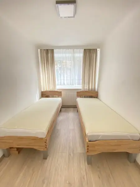 Zentrale 4-Zimmer-Wohnung nahe Mariahilfer Straße – 2 ruhige hofseitige Schlafzimmer & Top-Anbindung (U3/U6/U4)