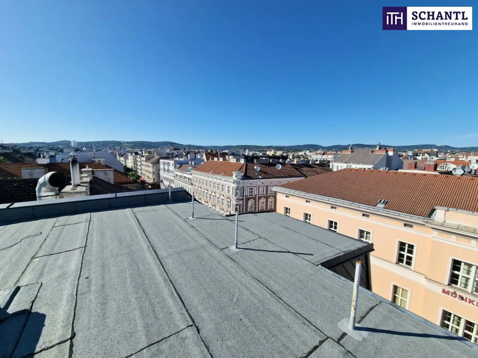 Exklusive 4-Zimmer-Dachgeschosswohnung in revitalisiertem Altbauhaus – Stilvolles Wohnen mit Dachterrasse, Fischgrätparkett, Klimaanlage & Luftwärmepumpe auf modernstem Stand