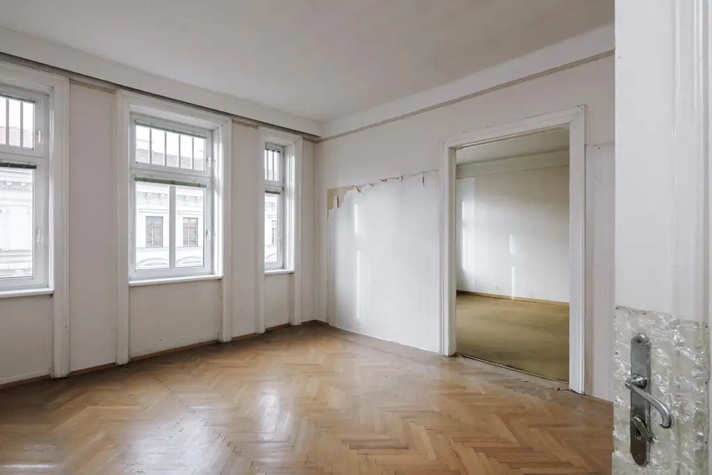 Sanierungsbedürftiges 3 Zimmer Altbau-Juwel mit Balkon in sehr guter zenraler Lage von Döbling!
