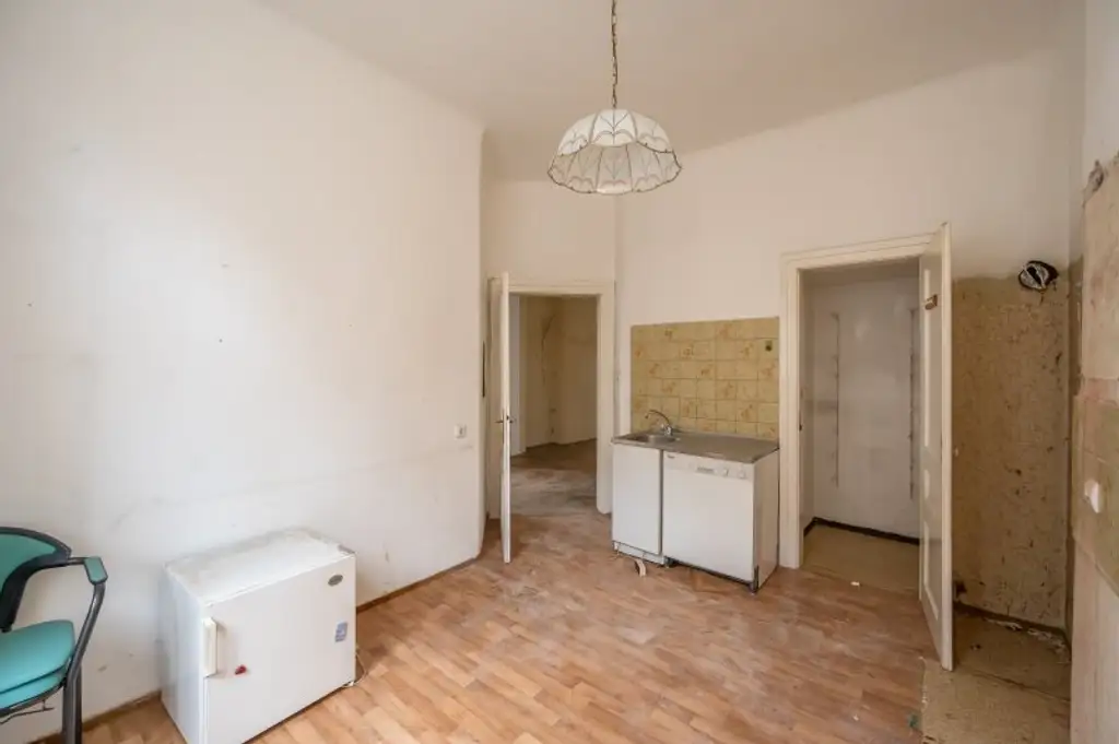 ++1140++ sanierungsbedürftige 3,5 Zimmer Wohnung in Stilvilla! idyllischer Garten!