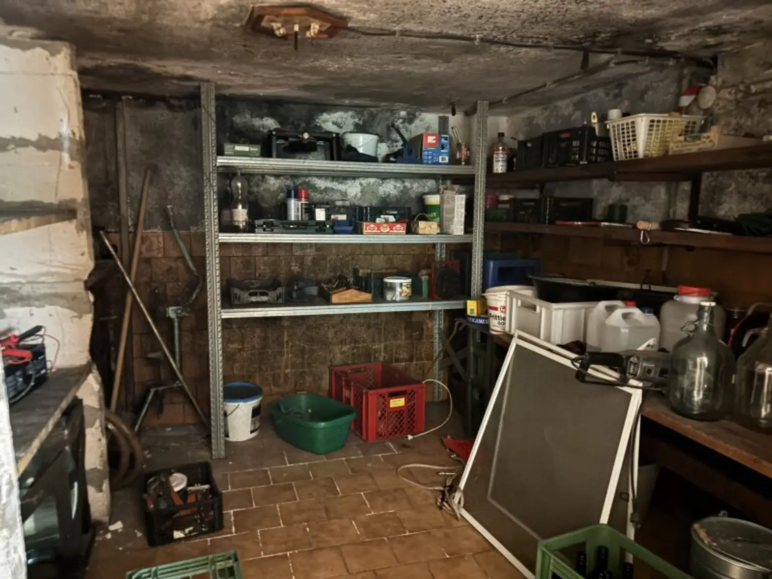 ** LEGENDE IN DER WEINIDYLLE ** D. Ehrensdorf !! Gepflegtes Haus mit ca. 245 m2 Nfl. in gediegener Ortsrandlage - Hauptwohnsitz möglich !!