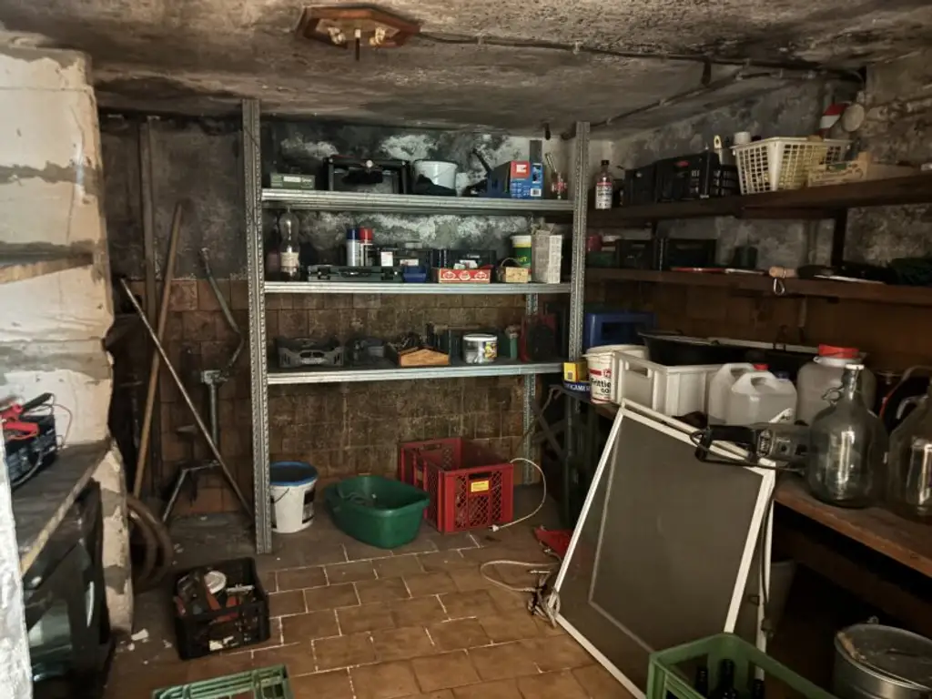 ** LEGENDE IN DER WEINIDYLLE ** D. Ehrensdorf !! Gepflegtes Haus mit ca. 245 m2 Nfl. in gediegener Ortsrandlage - Hauptwohnsitz möglich !!