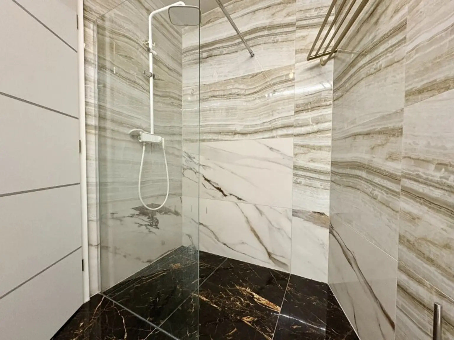 Stadt trifft Natur - Elegante 2-Zimmer Wohnung mit Klimaanlage, Sauna & Terrasse