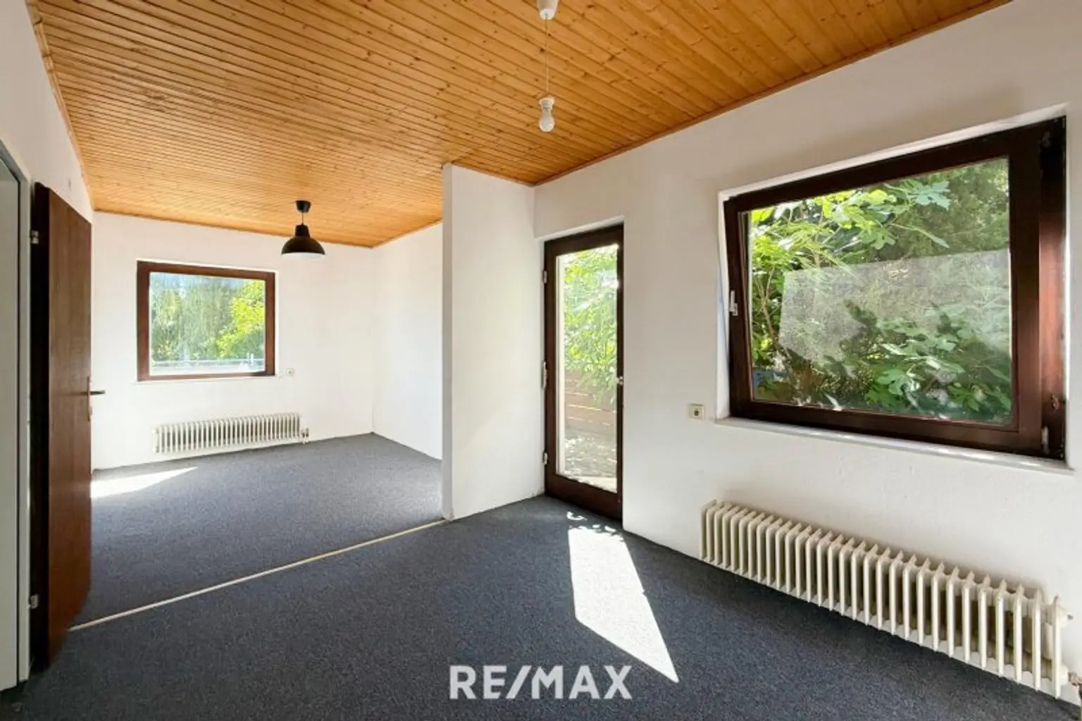 In MAUER uneinsichtiges und traumhaftes Gartenparadies