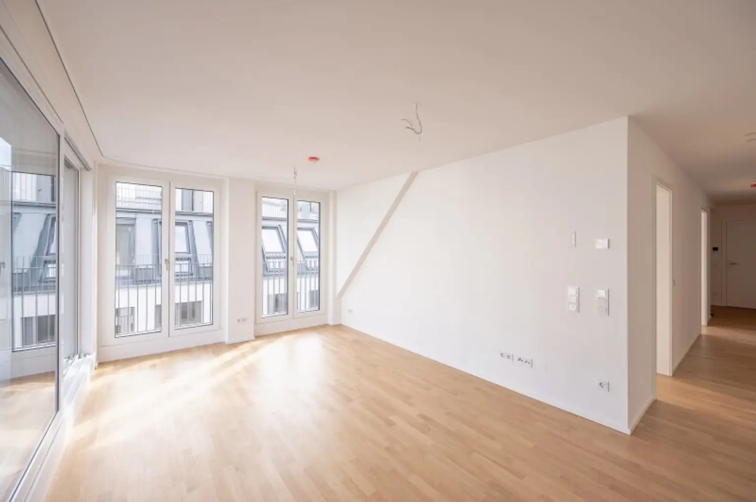 ++MOLLARD 50++ Unique 3-room apartment in the very heart of the city (2/12)