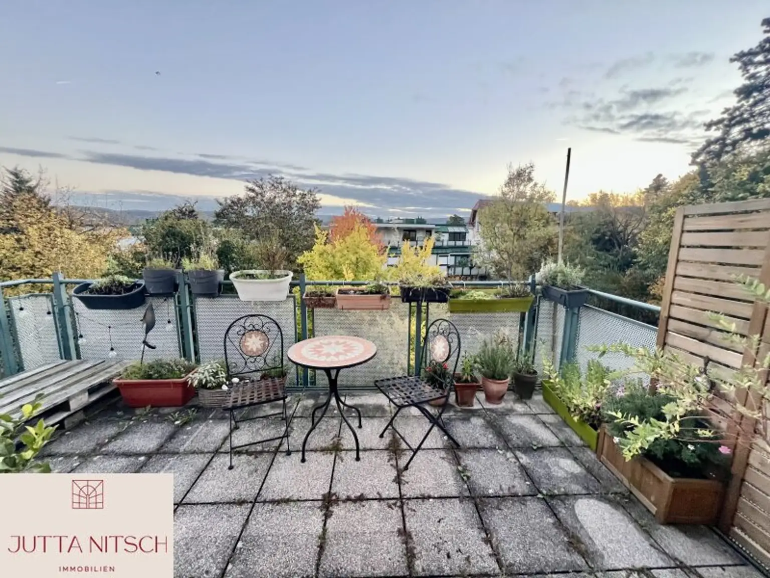 Großzügige Terrassenwohnung mit zwei Tiefgaragenplätzen - Wien 1140 Hadersdorf