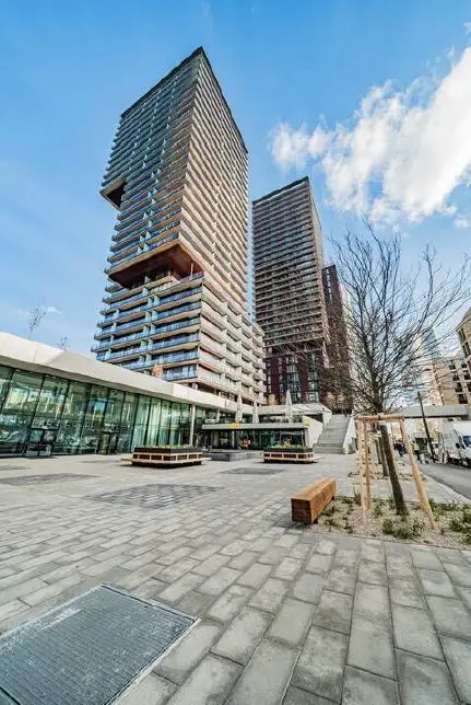 Möblierte Balkonwohnung mit 2 Zimmern  - in den TrIIIple Towers