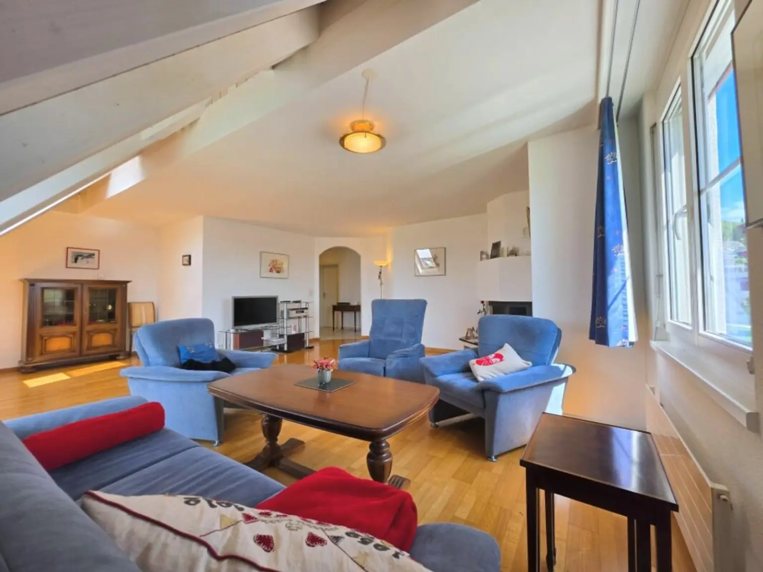 Dachgeschoss Wohnung mit wunderbarer Aussicht, an ruhiger, kinderfreundlicher Lage!