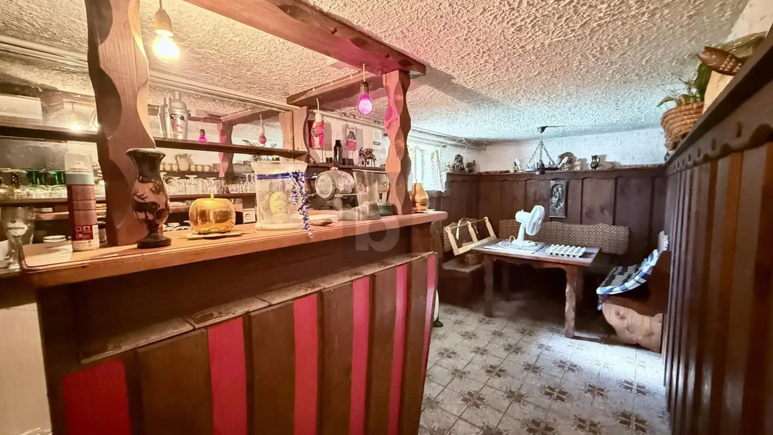 SONNIGER BUNGALOW MIT XXL KELLER UND TOP INFRASTRUKTUR