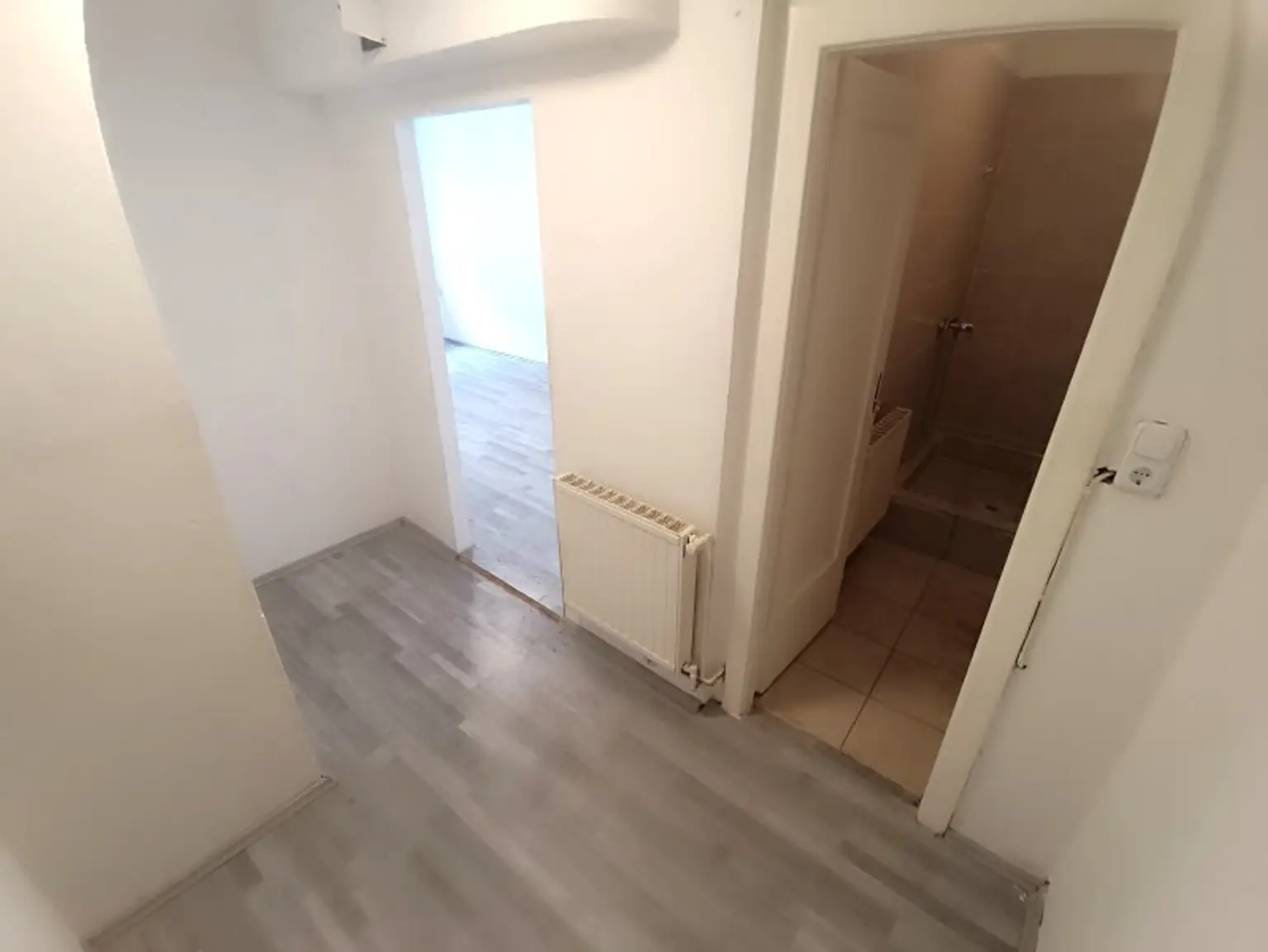 Sanierungsbedürftige 1-Zimmer Wohnung im Erdgeschoss zum Schnäppchenpreis! Nähe Familienplatz und U3 Ottakring!