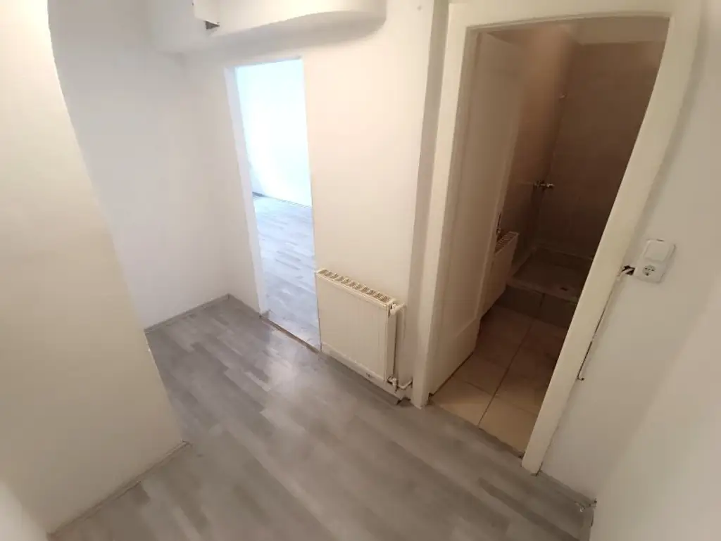 Sanierungsbedürftige 1-Zimmer Wohnung im Erdgeschoss zum Schnäppchenpreis! Nähe Familienplatz und U3 Ottakring!