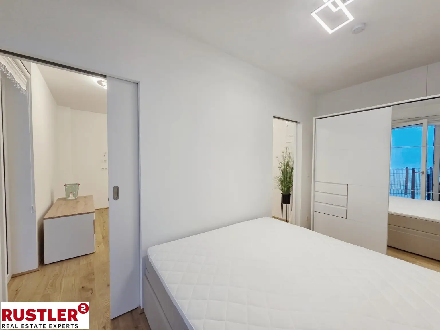 Erstbezug - möbliertes Zuhause - charmante Freifläche