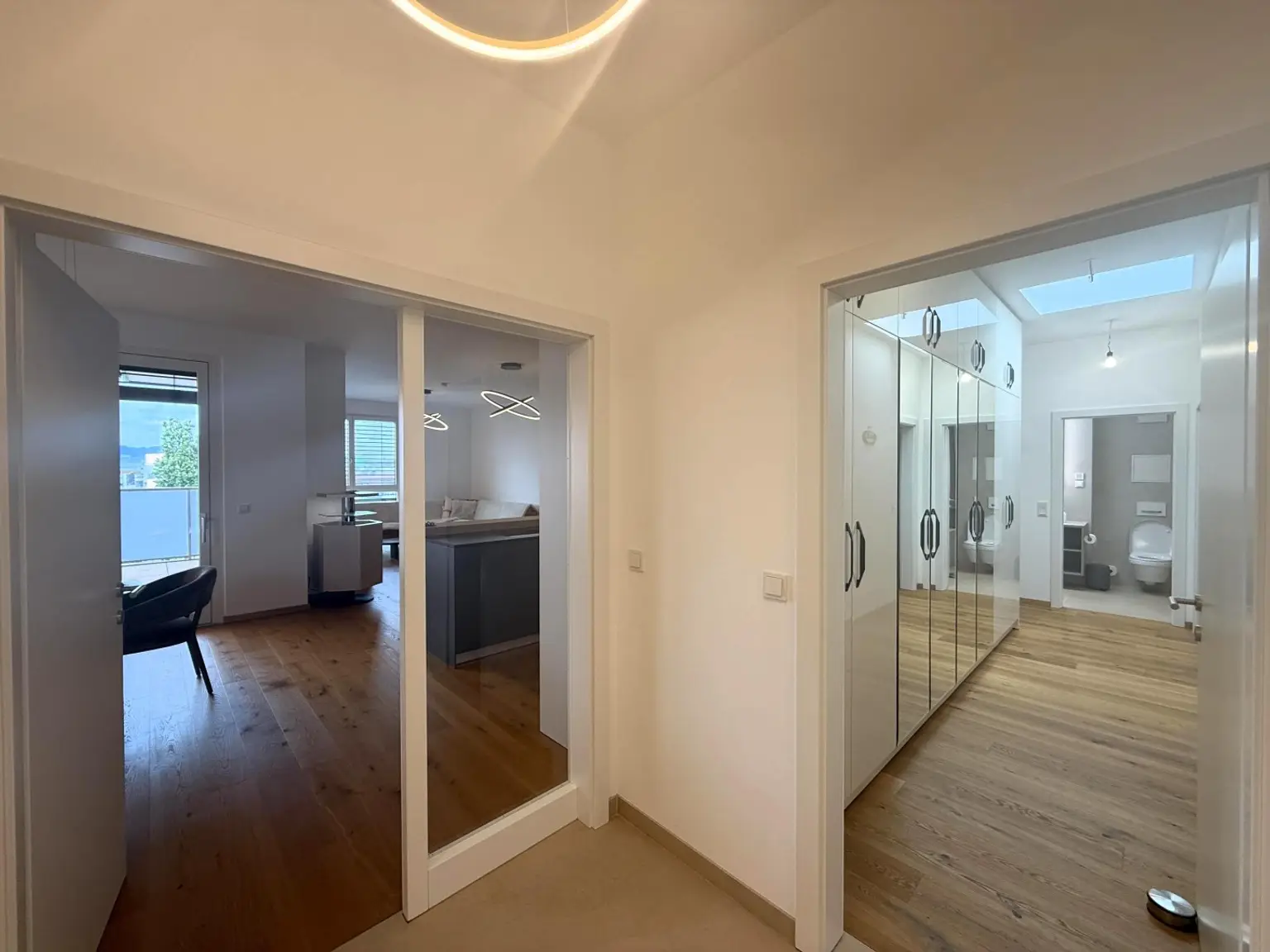 Luxus Penthouse mit Outdoor-Jacuzzi wird komplett möbliert vermietet // Luxury penthouse with outdoor Jacuzzi available for rent, fully furnished //