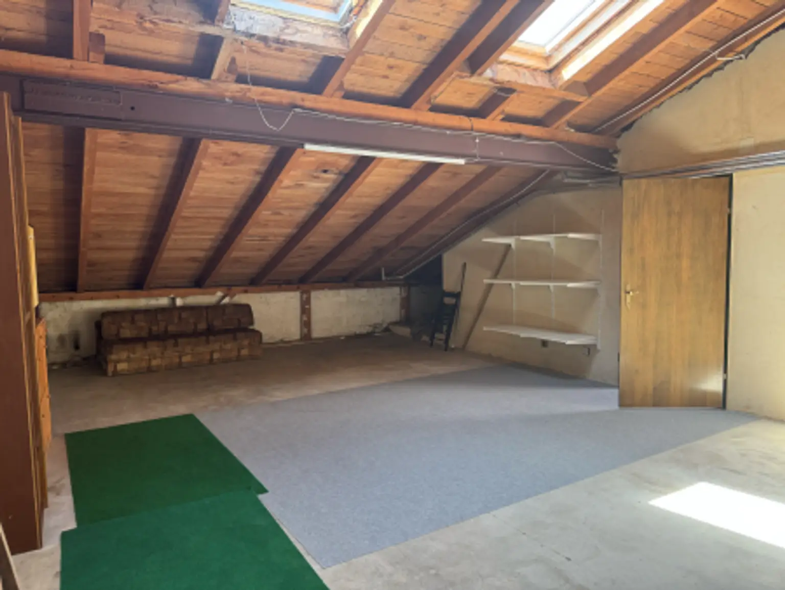"Einfamilienhaus mit 1110m² Grund mitten im Ort!"