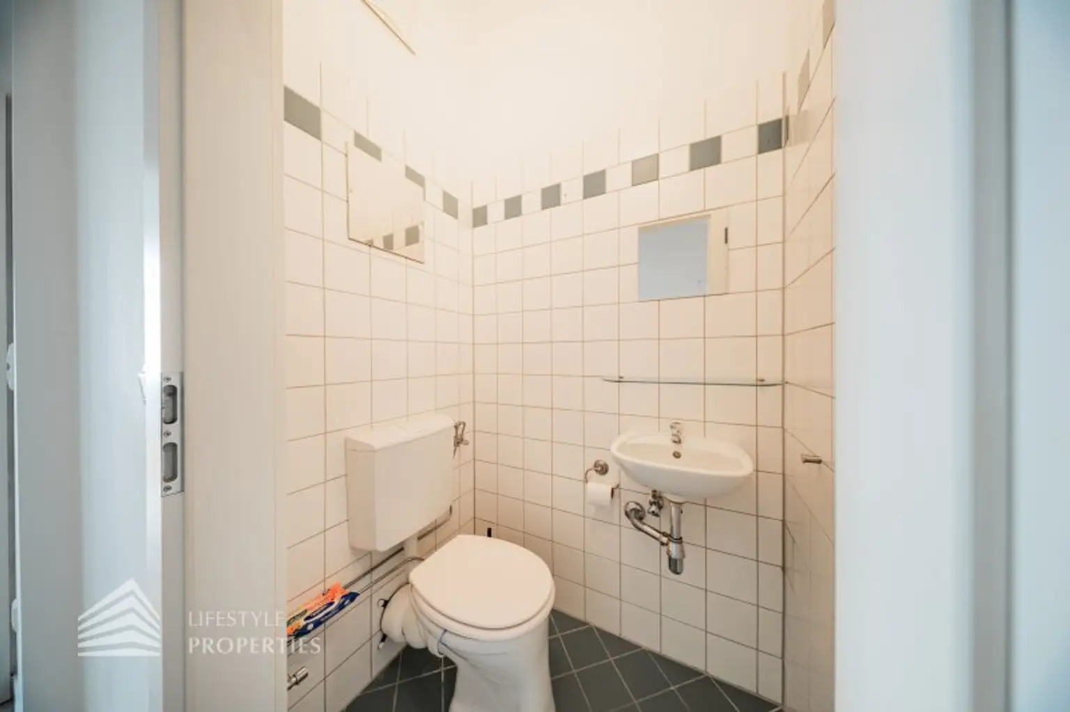 Helle 2-Zimmer Wohnung, Nähe Landstraße Hauptstraße