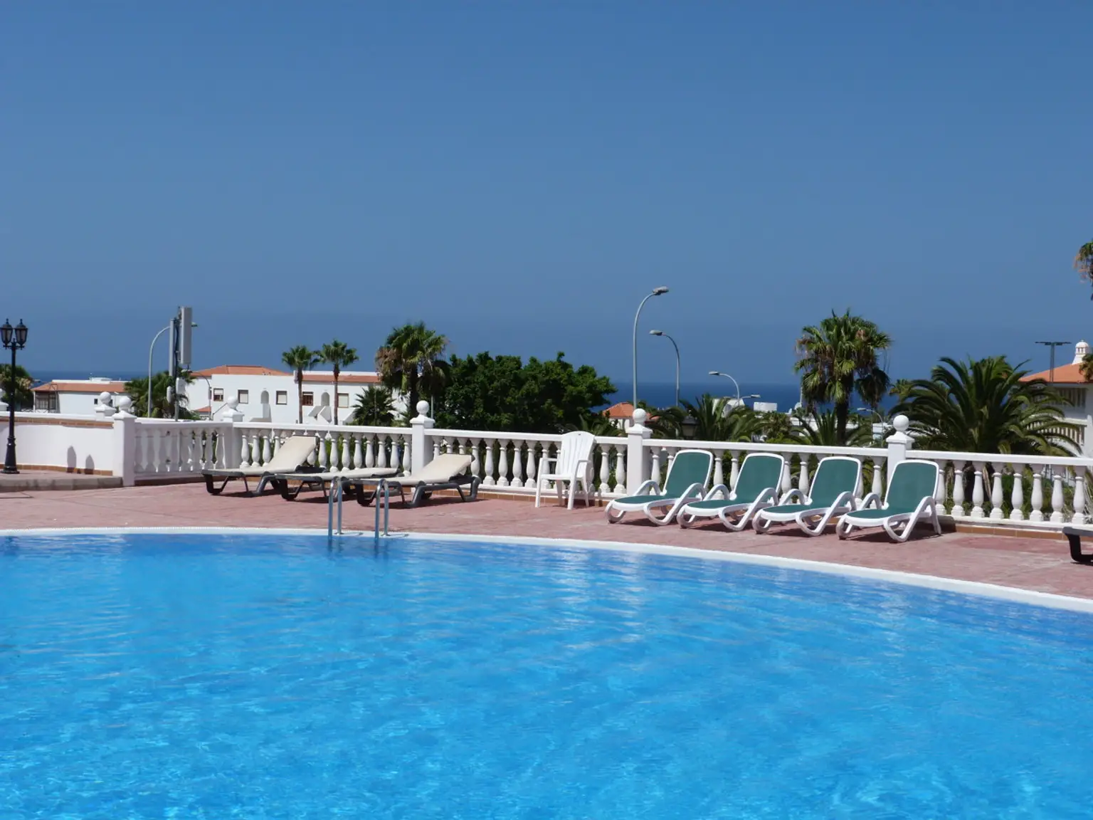 Veril del Duque – Complejo tranquilo con amplia piscina y cerca de la playa en la zona privilegiada del Duque