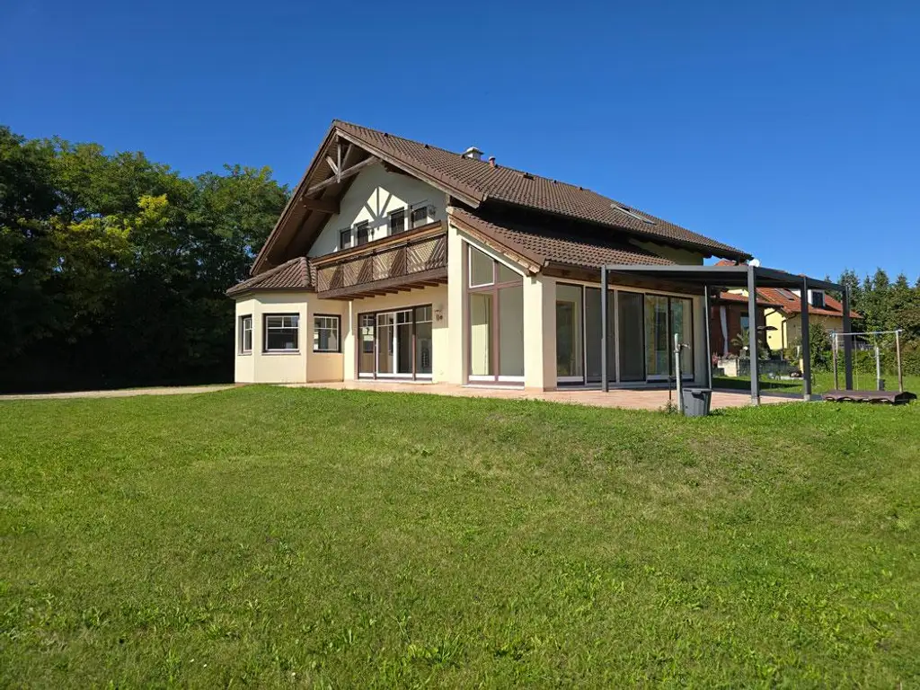 3701 Großwiesendorf/bei Großweikersdorf: Wunderschönes Einfamilienhaus mit Wohnkeller, Doppelgarage und Weinröhre