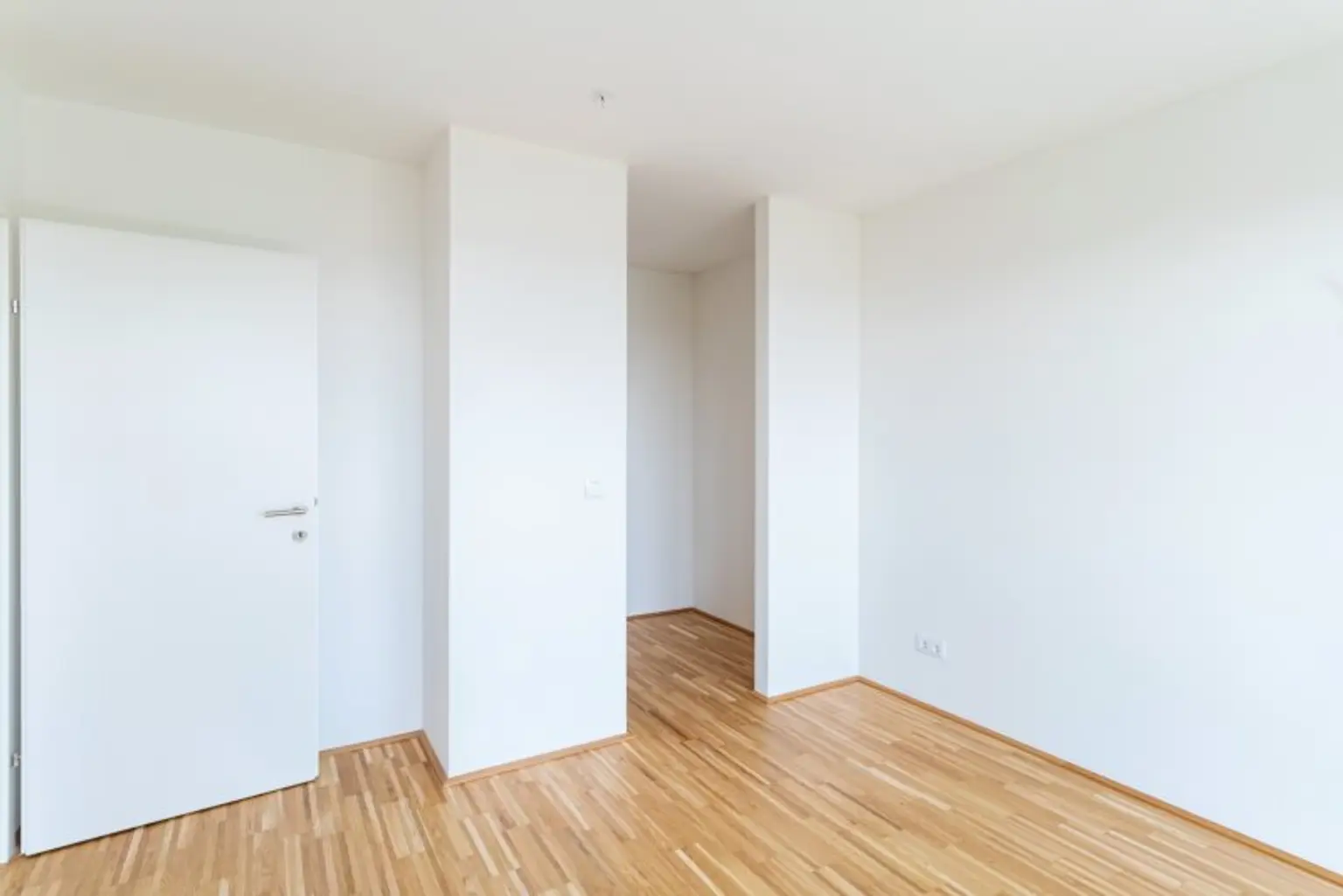 TABA Tower - Serviciertes Apartment mit grandiosem Fernblick direkt an der U1 Oberlaa - begehbarer Kleiderschrank, inkl. Heizung, Kühlung, Strom, Internet und Fitnessraum!
