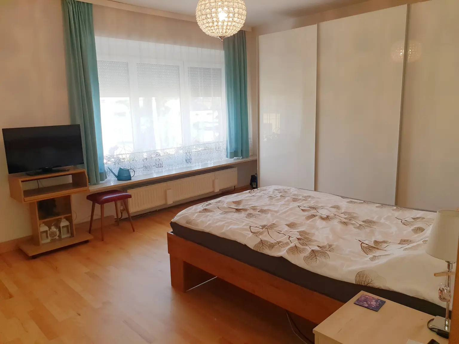 Zweifamilienhaus mit großem Garten zu verkaufen!