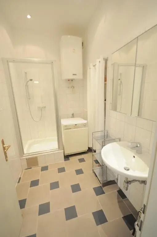 Bad mit Waschmaschine