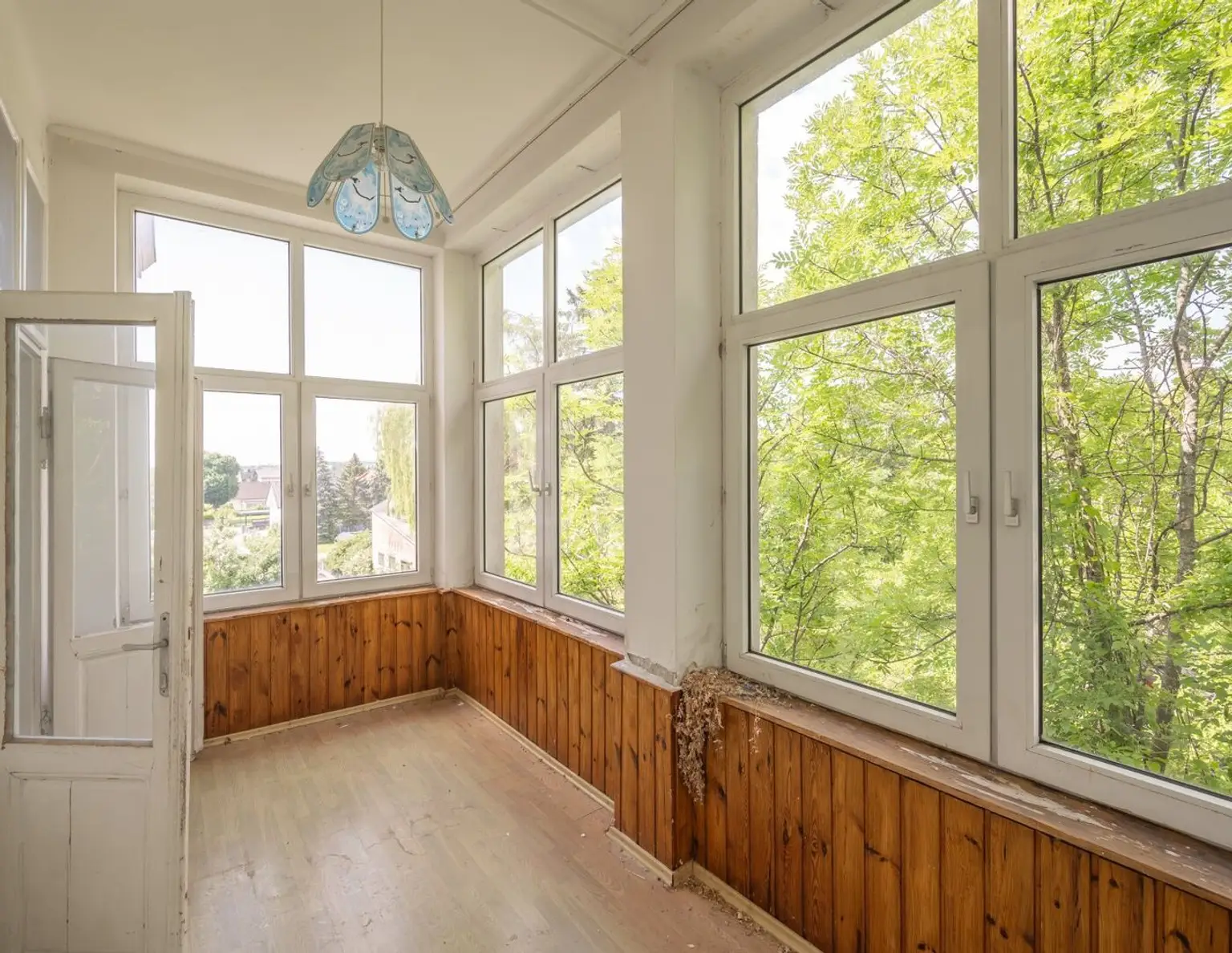 ++NEU++ Tolle Zinsvilla mit uneinsehbarem Grund in Bad Vöslau, großes Ausbaupotenzial!