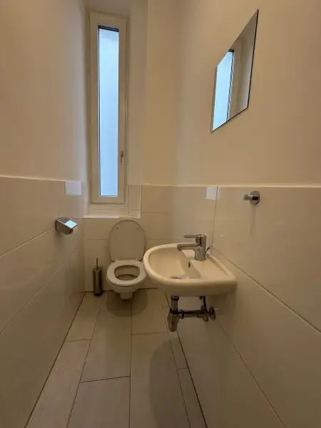 AKH-NÄHE, LAZARETTGASSE, sonnige 68 m2 Altbau, 2 Zimmer, Wohnküche, Wannenbad, Parketten, SAT/TV, 3. Liftstock, MED-UNI-Wien