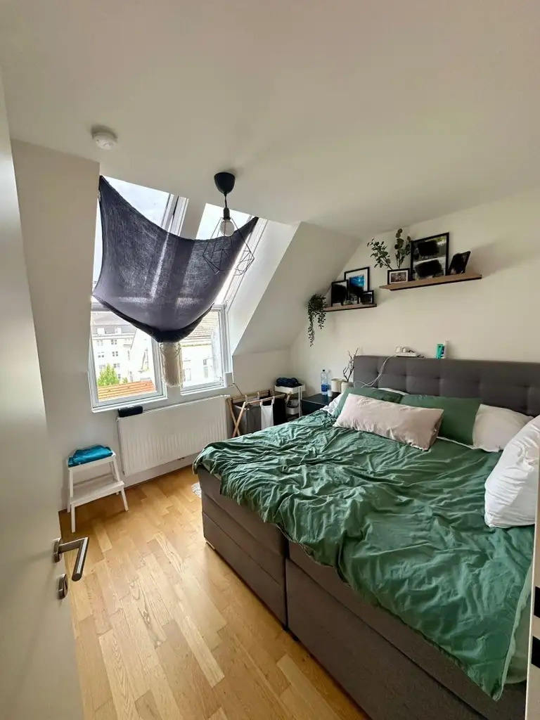 Klimatisierte Neubauwohnung mit hofseitigem Balkon im Dachgeschoss!!!