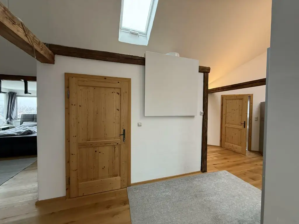 Seltene Gelegenheit! Hochwertige, offen geschnittene Wohnung mit Uhrturm-Blick