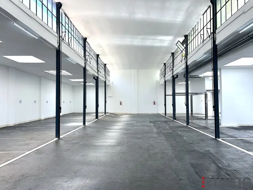 INVESTMENT IN DER ZIEGLERGASSE | Unbefristet vermietete Altbauwohnung | Nähe Mariahilfer Straße, Neubaugasse, U3/U6 | Garagenstellplätze im Haus
