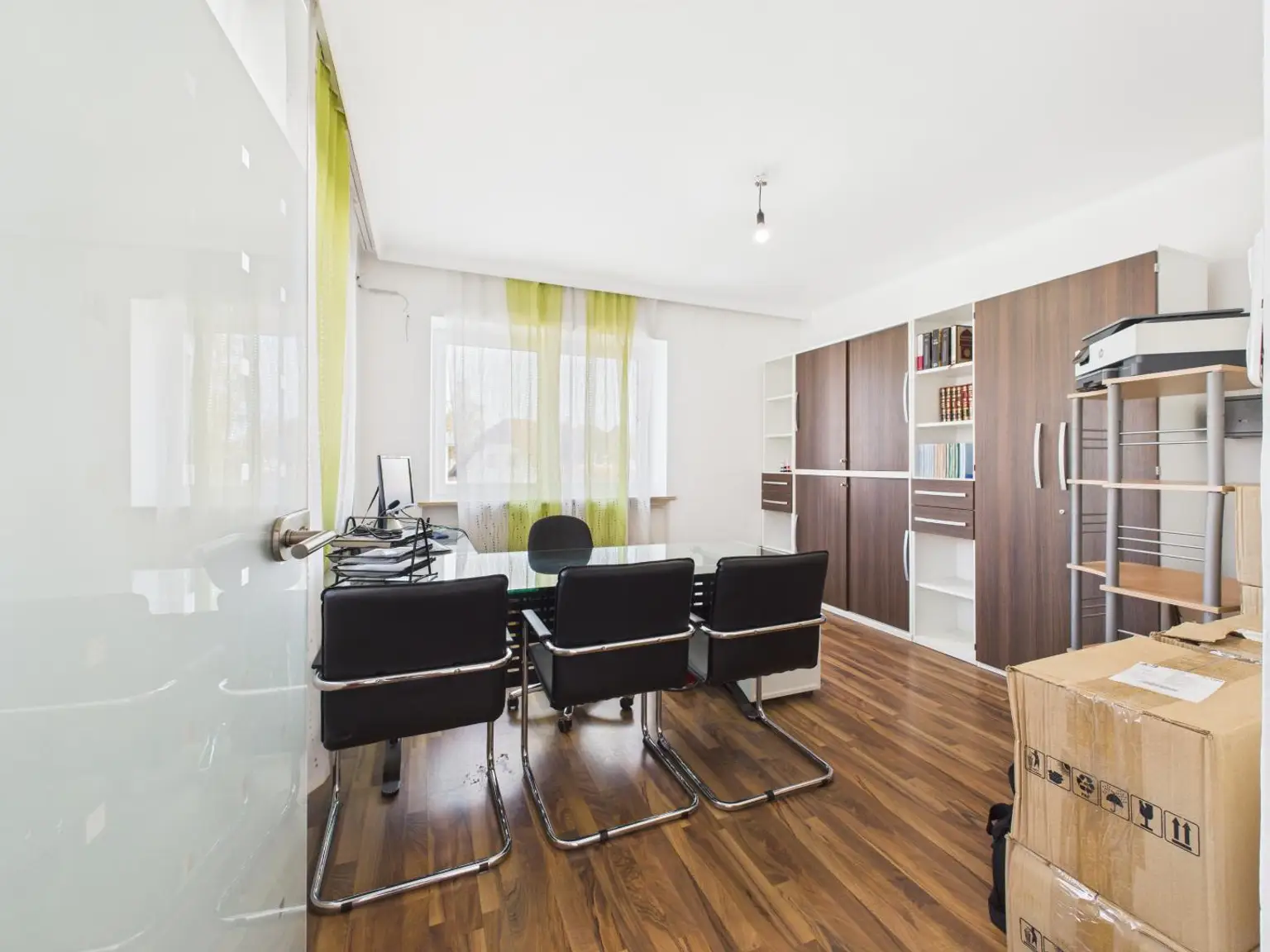 Kernsaniertes Anlageobjekt mit großzügigen Büroflächen und Wohneinheiten in 4050 Traun