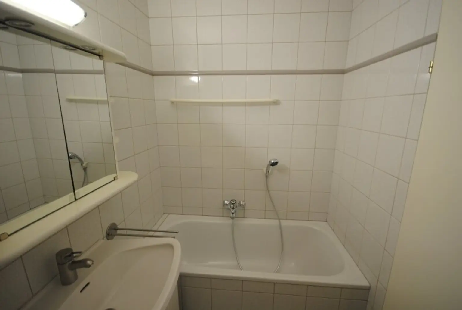 Badebereich - Kleine gemütliche 2 Zimmer Wohnung mit Garten und PKW-Stellplatz Miete Aigen Salzburg