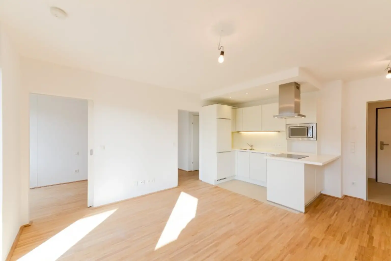 Neuwertige 2-Zimmer-Wohnung beim Westbahnhof - Balkon, Garage, U-Bahn