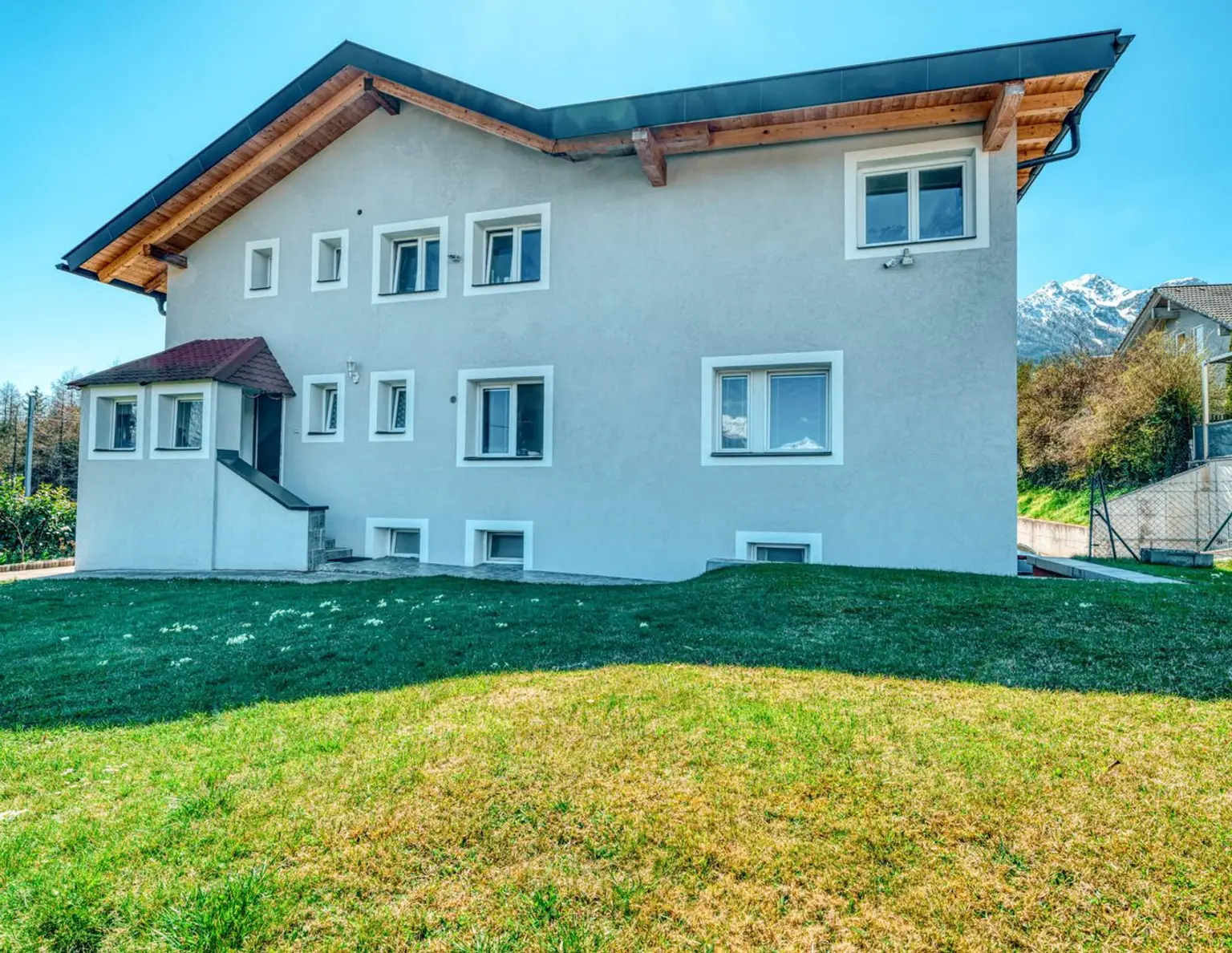 Wohnoase in Mutters: Großzügiges Mehrfamilienhaus mit 3 charmanten Wohnungen - Ideal für Großfamilien!