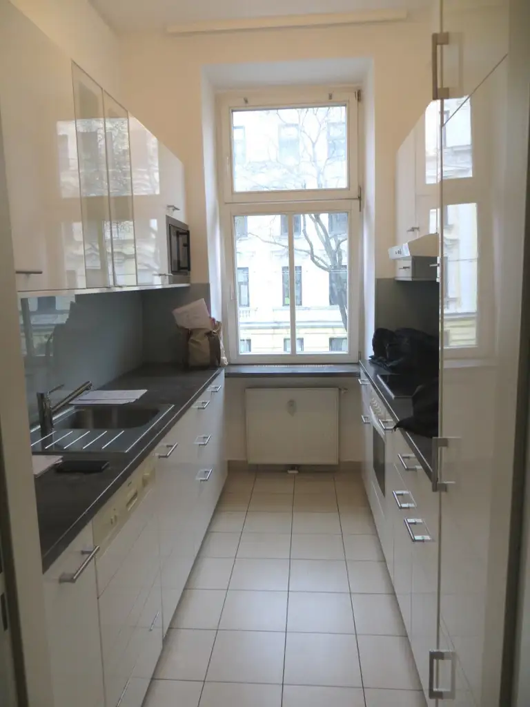 Befristet vermietete 2-Zimmer-Wohnung im sanierten Altbau.