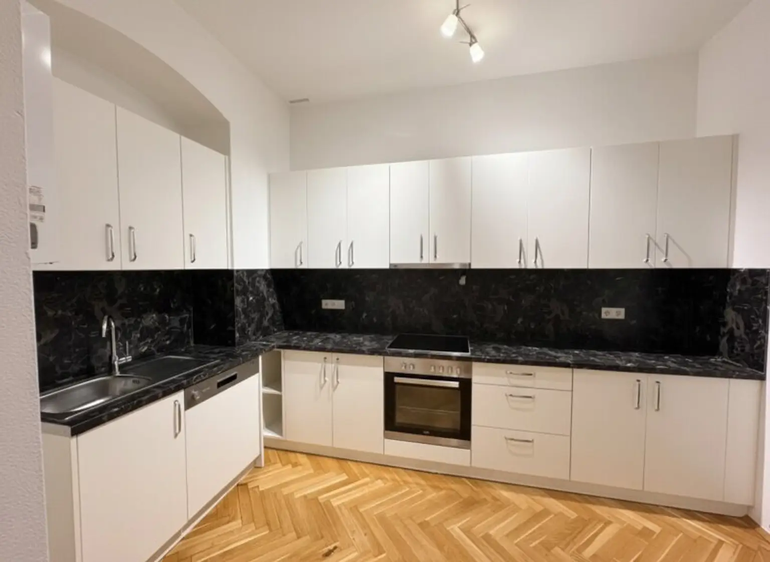 NEU! Stilvolle, lichtdurchflutete 2-Zimmer-Altbauwohnung im 16. Bezirk!