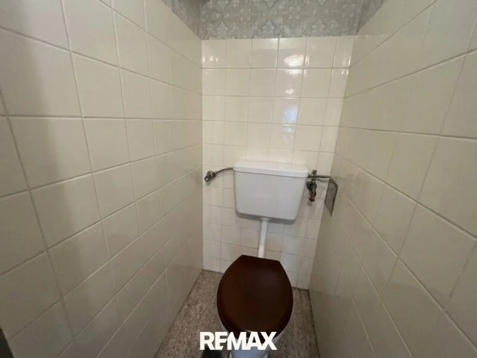 separates WC
