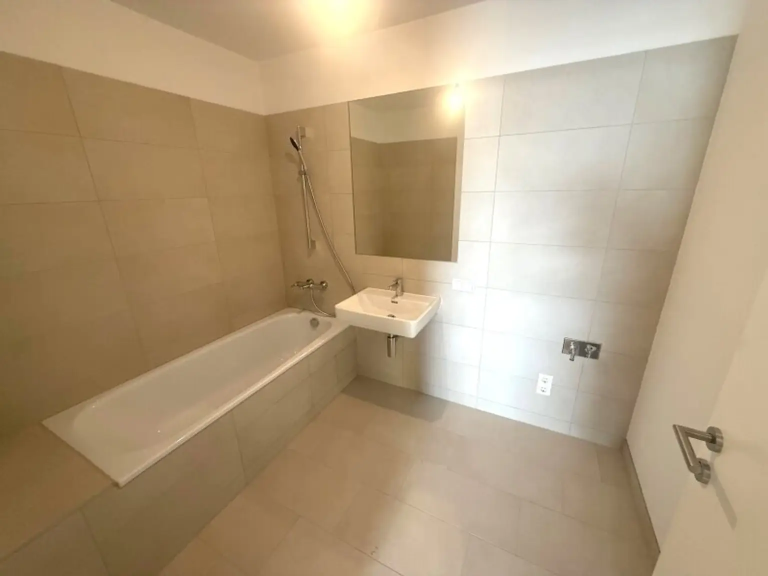 Neubau-Erstbezug - 2 Zimmer + Loggia - unweit der Alten Donau - ca. 3 Gehminuten zur U6 Floridsdorf